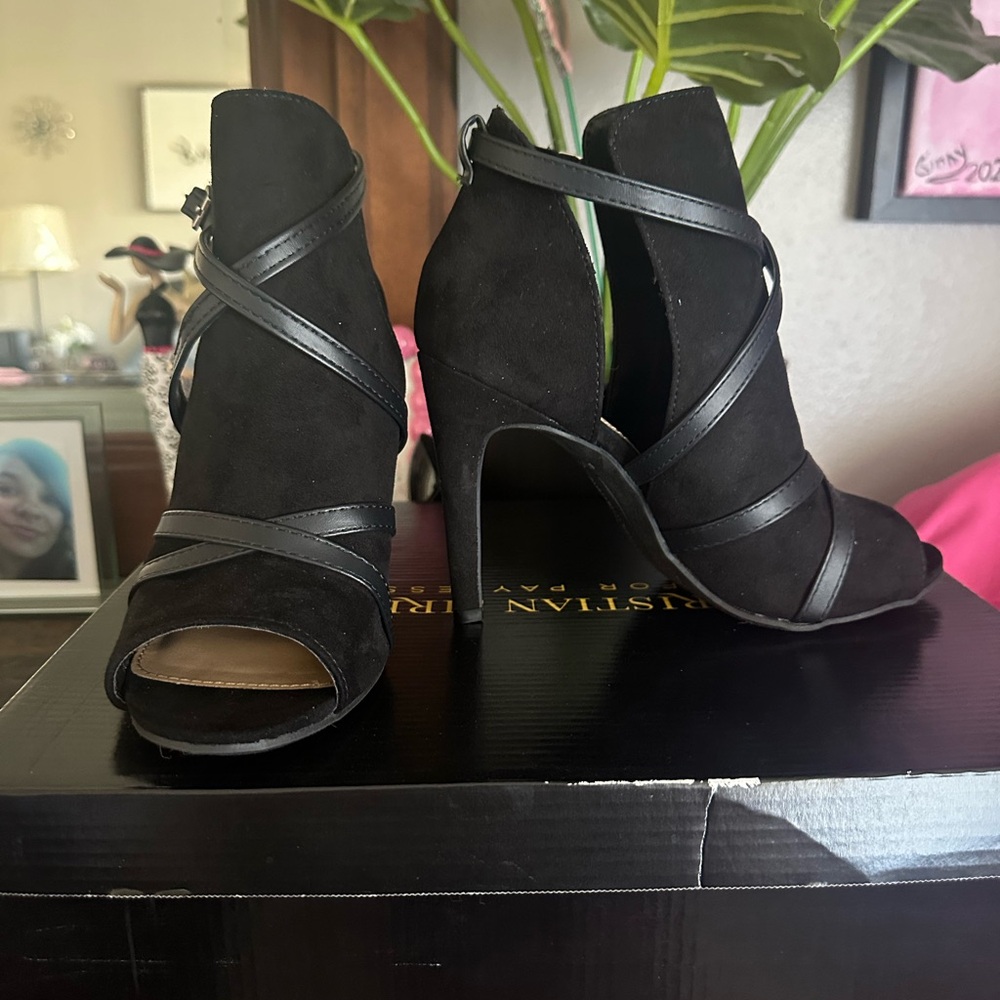 Christian Siriano Elegant Black Suede Heels